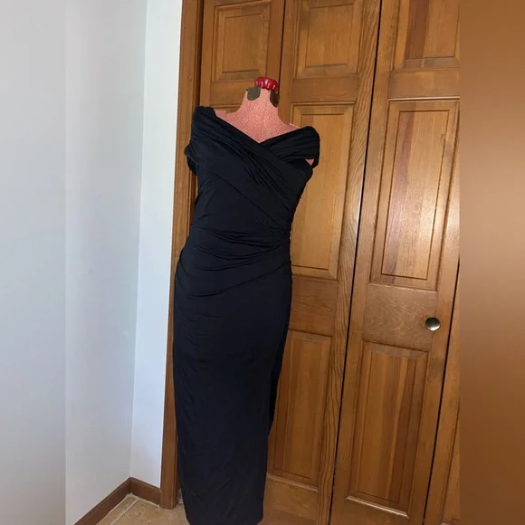 Abercrombie | Tall Off-The-Shoulder Knit Midi Dress - Picture 4 of 8